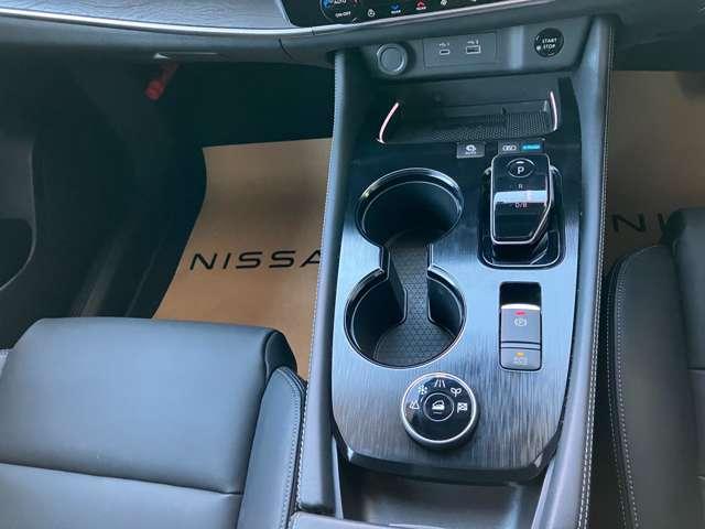 エクストレイル Ｇ　ｅ－４ＯＲＣＥ　１２．３型ナビ＆全周囲ＭプロパイＥＴＣ２．０　ＳＯＳコールＰアシスト　全席シート・ステアリングヒーター　ワイヤレス充電器　電動シート電動バックドア　ヘッドアップディスプレイ禁煙車４ＷＤ　ワイド保障１年（10枚目）