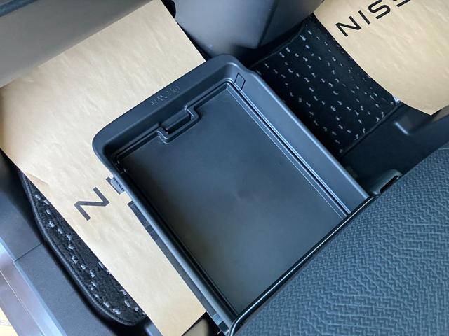 ルークス ハイウェイスター X プロパイロットエディション 元試乗車 9インチメモリーナビ&全方位モニター プロパイロット SOSコール 衝突被害軽減 踏み間違い防止 レーンキープアシスト 両側ハンズフリーオートスライドドア 禁煙車 日産ワイド保障1年(42枚目)