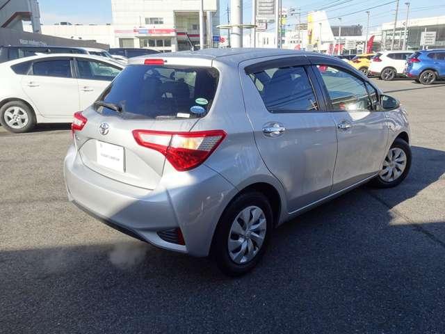 ヴィッツ 1.3 F セーフティ エディション 純正CDチューナー オートライト(2枚目)