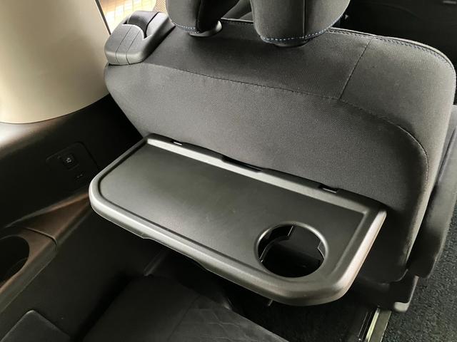 セレナ ｅ－パワー　オーテック　セーフティパッケージ　９型純正ナビ＆全方位モニター　プロパイ　ＥＴＣ２．０　ドライブレコーダー　後席モニター　パーキングアシスト　シートヒーター　ステアリングヒーター　両側ハンズフリーオートスライドドア　日産ワイド保障１年（59枚目）