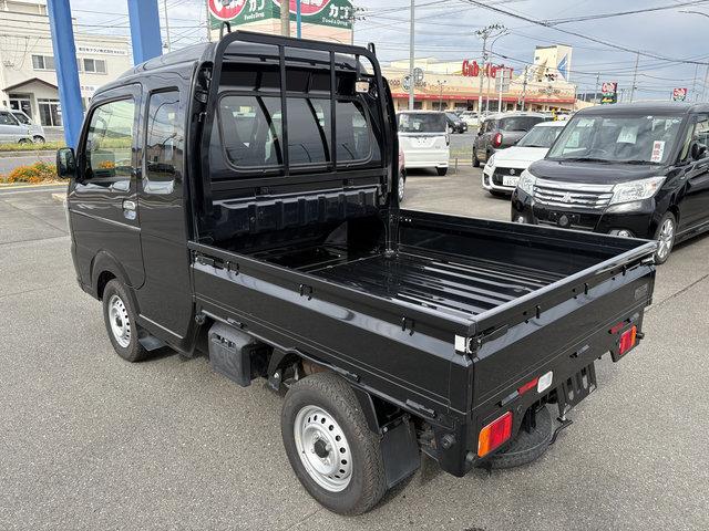 スーパーキャリイ Ｘ　４ＷＤ　エアコン　パワステ　ＡＢＳ　横滑り防止　衝突軽減　車線逸脱警報　誤発信抑制　フォグライト　自動ハイビーム　外ＣＤ　キーレス（7枚目）