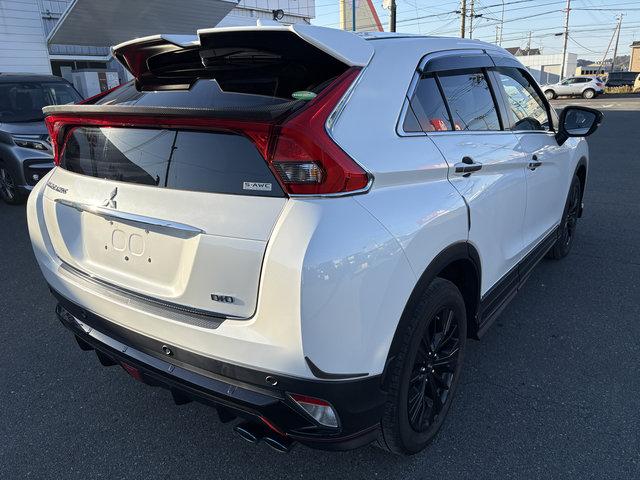 エクリプスクロス ブラックエディション 4WD 前席シートヒータ LEDヘッドライト 自動ハイビーム 純ディスプレイオーディオ 純ETC ロックフォード 全方位カメラ パーキングアシスト スマートキー(5枚目)