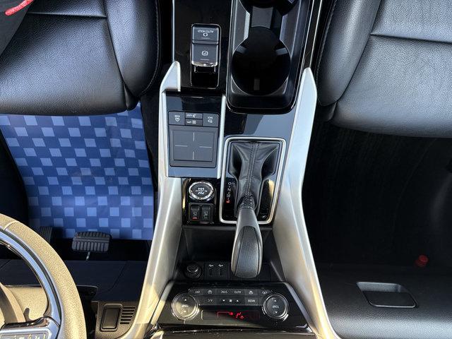 エクリプスクロス ブラックエディション 4WD 前席シートヒータ LEDヘッドライト 自動ハイビーム 純ディスプレイオーディオ 純ETC ロックフォード 全方位カメラ パーキングアシスト スマートキー(16枚目)