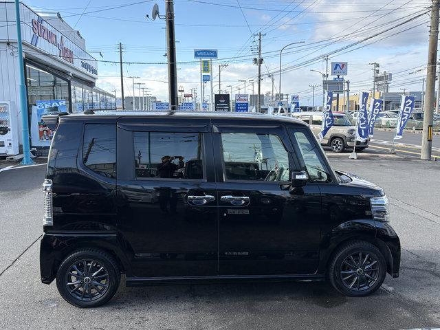 N-BOXカスタム SSパッケージ 4WD 前席シートヒータ ベンチシート 両側電動スライドドア LED 外メモリーナビ フルセグTV バックカメラ パーキングアシスト スマートキー(4枚目)