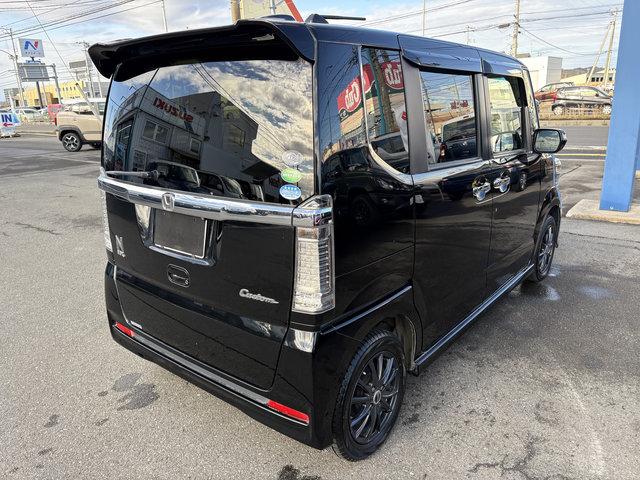 N-BOXカスタム SSパッケージ 4WD 前席シートヒータ ベンチシート 両側電動スライドドア LED 外メモリーナビ フルセグTV バックカメラ パーキングアシスト スマートキー(5枚目)