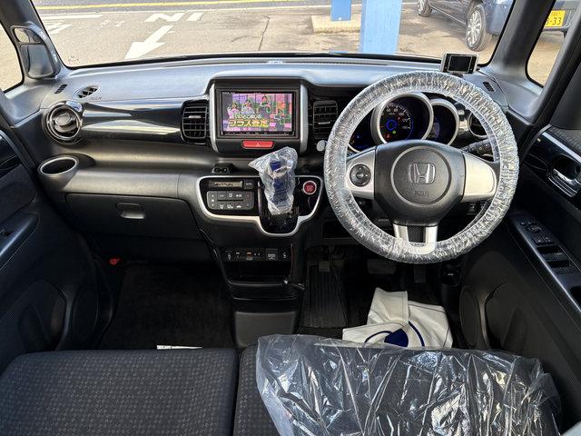 N-BOXカスタム SSパッケージ 4WD 前席シートヒータ ベンチシート 両側電動スライドドア LED 外メモリーナビ フルセグTV バックカメラ パーキングアシスト スマートキー(9枚目)