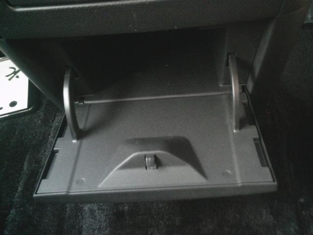 エルグランド ２５０ハイウェイスターＳ　純正メモリーナビ　フルセグＴＶ　アルミホイル　点検記録簿　両側パワ－スライドドア　３６０カメラ　ドライブレコーダ　ワンオ－ナ－車　サイドカメラ　クルコン　インテリキー　Ｂカメラ　ＬＥＤヘッドランプ　サイドカーテンエアバック　盗難防止（23枚目）