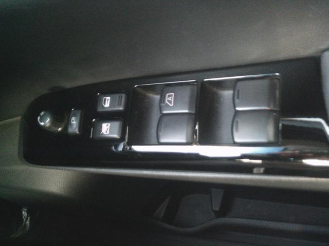 エルグランド ２５０ハイウェイスターＳ　純正メモリーナビ　フルセグＴＶ　アルミホイル　点検記録簿　両側パワ－スライドドア　３６０カメラ　ドライブレコーダ　ワンオ－ナ－車　サイドカメラ　クルコン　インテリキー　Ｂカメラ　ＬＥＤヘッドランプ　サイドカーテンエアバック　盗難防止（30枚目）