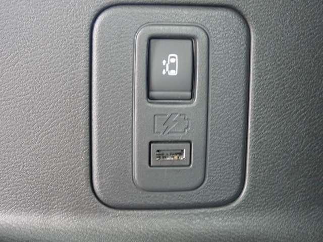 セレナ ２．０　ハイウェイスター　Ｖ　両側オートスライドドア　後席モニター　エアバック　アランドビューモニター　追突軽減ブレーキ　記録簿有　両側ＰＷスライドドア　ワンオーナ　キーフリー　ＬＤＷ　禁煙　ＬＥＤヘッドライト　アダプティブクルーズコントロール　インテリジェントキー（23枚目）