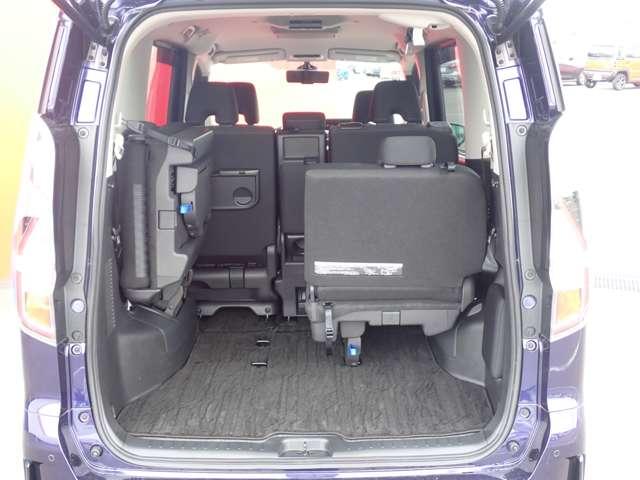 セレナ ２．０　ハイウェイスター　Ｖ　両側オートスライドドア　後席モニター　エアバック　アランドビューモニター　追突軽減ブレーキ　記録簿有　両側ＰＷスライドドア　ワンオーナ　キーフリー　ＬＤＷ　禁煙　ＬＥＤヘッドライト　アダプティブクルーズコントロール　インテリジェントキー（24枚目）