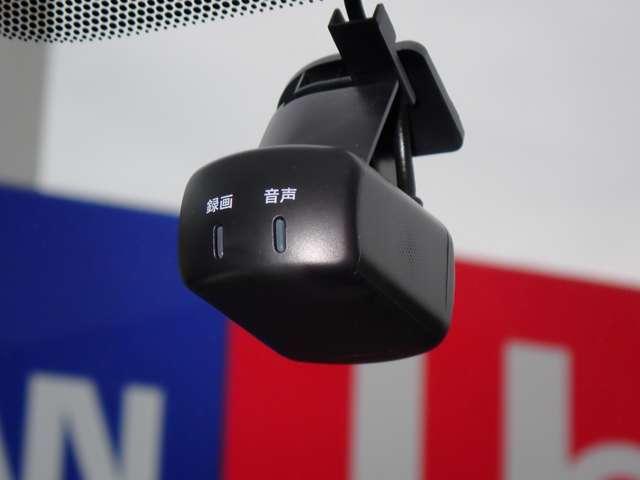 セレナ ２．０　ＸＶ　両側オートスライドドア　後席モニター　オートクルーズ　ＬＥＤライト　ＥＴＣ車載器　禁煙車　ワンオーナー車　インテリキー　バックカメラ　記録簿　ドラレコ　パワーウインドウ　盗難防止システム　ナビＴＶ　エアコン　ＡＢＳ　エアバッグ　キーレス（12枚目）