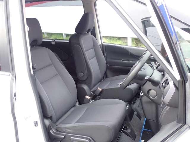 セレナ １．２　ｅ－ＰＯＷＥＲ　ＸＶ　両側オートスライドドア　純正メモリーナビ　バックビューモニター　全方位モニタ　両側パワースライドドア　ＬＥＤヘッドライト　禁煙車　ワンオーナー車　パークアシスト　ＥＴＣ　レーダークルーズコントロール　スマートキー　ドライブレコーダー　車線逸脱（9枚目）