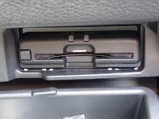 セレナ 1.2 e-POWER ハイウェイスター V 両側オートスライドドア 後席モニター 360°カメラ エマジェンシーブレーキ 1オナ スマキー バックカメラ 禁煙 LED レーンアシスト 点検記録簿付 ETC ドラレコ イモビ サイドカーテンエアバック フルオートエアコン エアバック(11枚目)