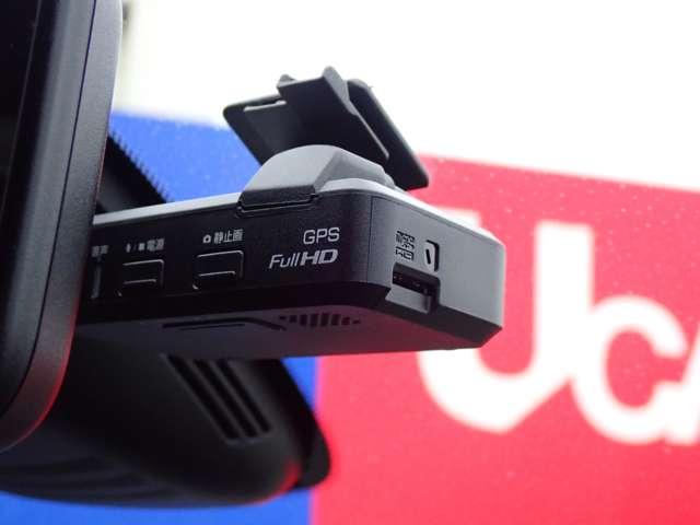 セレナ 2.0 NISMO 両側オートスライドドア 後席モニター 全方位モニター セキュリティ ワンオーナー インテリキー 記録簿 追従クルーズ 両側ASD サイドエアバッグ パワーウィンドウ Bカメラ ABS ドラレコ アルミ オートエアコン キーフリー ETC(13枚目)