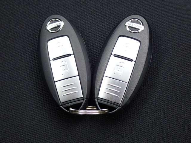 ノート 1.2 e-POWER X 純正メモリーナビ インテリジェントキー 禁煙 360°カメラ 記録簿付 Rカメラ 運転席助手席エアバック レーンキープ AUTOエアコン 1オーナー 盗難防止システム ナビTV AW サイドカメラ 運転席エアバッグ キーレスエントリー(17枚目)