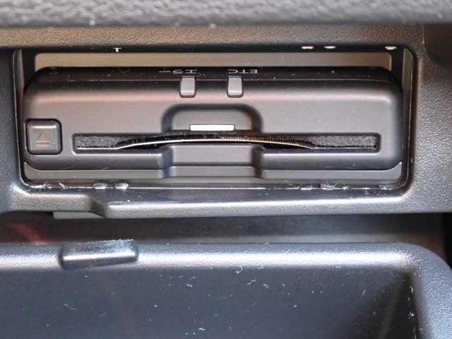 セレナ １．２　ｅ－ＰＯＷＥＲ　ハイウェイスター　Ｖ　両側オートスライドドア　純正メモリーナビ　３６０°カメラ　エマジェンシーブレーキ　１オナ　パーキングアシスト　スマキー　バックカメラ　ＬＥＤ　レーンアシスト　点検記録簿付　ＥＴＣ　ドラレコ　イモビ　サイドカーテンエアバック　フルオートエアコン（13枚目）