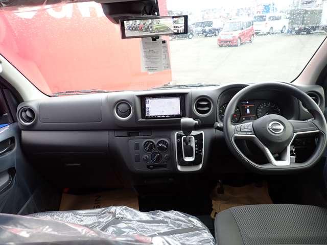 キャラバン ２．０　ＥＸ　ロングボディ　ＳＯＴＯＡＳＯＢＩパッケージ装着車　ワンオーナー　禁煙車使用　衝突被害軽減システム　バックカメラ　キーレスエントリー　全方位カメラ　記録簿　マニュアルエアコン　パワーウインドウ　メモリーナビ　盗難防止装置　サイドモニター　車線逸脱警報（4枚目）