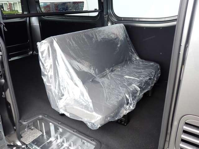 キャラバン ２．０　ＥＸ　ロングボディ　ＳＯＴＯＡＳＯＢＩパッケージ装着車　ワンオーナー　禁煙車使用　衝突被害軽減システム　バックカメラ　キーレスエントリー　全方位カメラ　記録簿　マニュアルエアコン　パワーウインドウ　メモリーナビ　盗難防止装置　サイドモニター　車線逸脱警報（8枚目）