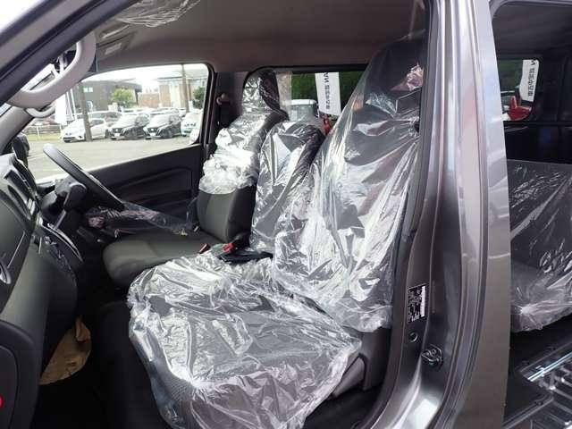 キャラバン ２．０　ＥＸ　ロングボディ　ＳＯＴＯＡＳＯＢＩパッケージ装着車　ワンオーナー　禁煙車使用　衝突被害軽減システム　バックカメラ　キーレスエントリー　全方位カメラ　記録簿　マニュアルエアコン　パワーウインドウ　メモリーナビ　盗難防止装置　サイドモニター　車線逸脱警報（9枚目）