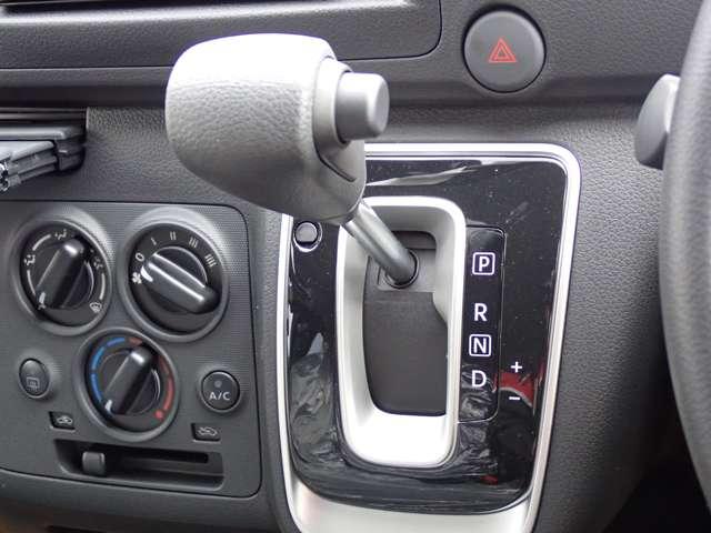 キャラバン ２．０　ＥＸ　ロングボディ　ＳＯＴＯＡＳＯＢＩパッケージ装着車　ワンオーナー　禁煙車使用　衝突被害軽減システム　バックカメラ　キーレスエントリー　全方位カメラ　記録簿　マニュアルエアコン　パワーウインドウ　メモリーナビ　盗難防止装置　サイドモニター　車線逸脱警報（13枚目）