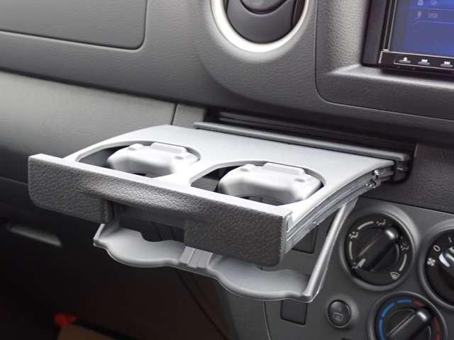 キャラバン ２．０　ＥＸ　ロングボディ　ＳＯＴＯＡＳＯＢＩパッケージ装着車　ワンオーナー　禁煙車使用　衝突被害軽減システム　バックカメラ　キーレスエントリー　全方位カメラ　記録簿　マニュアルエアコン　パワーウインドウ　メモリーナビ　盗難防止装置　サイドモニター　車線逸脱警報（14枚目）