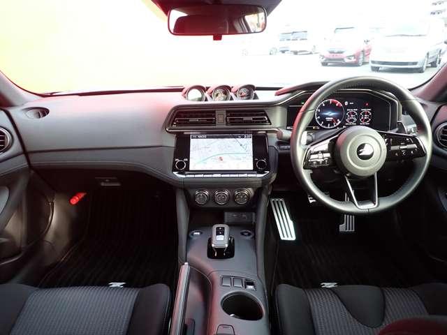 フェアレディZ 3.0 試乗車 NISSANコネクトナビ ツインターボ クルコン LEDヘッド 禁煙車 バックカメラ 衝突軽減システム ワンオーナー エアコン パワーウィンドウ パワーステアリング レーンアシスト ETC アルミホイール インテリジェントキー(4枚目)