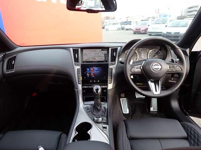 スカイライン 3.0 400R 試乗車 NISSANコネクトナビ ツインターボ 本革シ-ト LEDヘッド キーレスエントリー ワンオーナ 車線逸脱警報 スマ-トキ- バックモニター クルコン メモリーナビ ナビTV サイドカメラ AAC アルミ 盗難防止装置 ETC エアバッグ(4枚目)