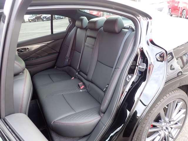 スカイライン 3.0 400R 試乗車 NISSANコネクトナビ ツインターボ 本革シ-ト LEDヘッド キーレスエントリー ワンオーナ 車線逸脱警報 スマ-トキ- バックモニター クルコン メモリーナビ ナビTV サイドカメラ AAC アルミ 盗難防止装置 ETC エアバッグ(10枚目)