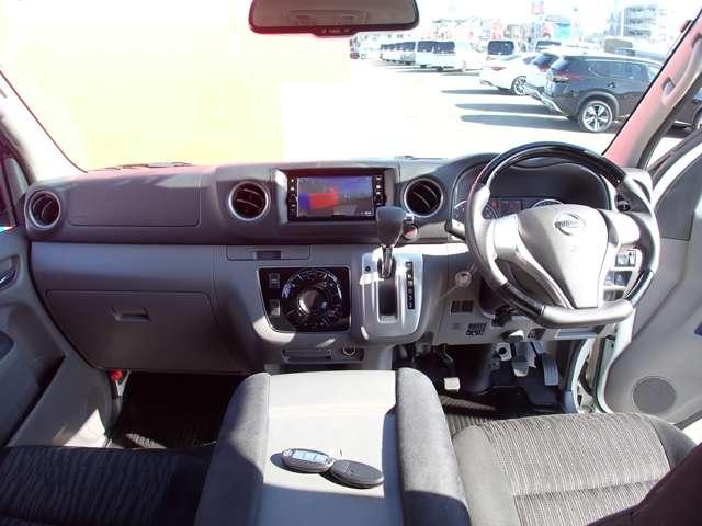 NV350キャラバンバン 2.0 プレミアムGX アーバンクロム ロングボディ 左側オートスライドドア 純正メモリーナビ(4枚目)