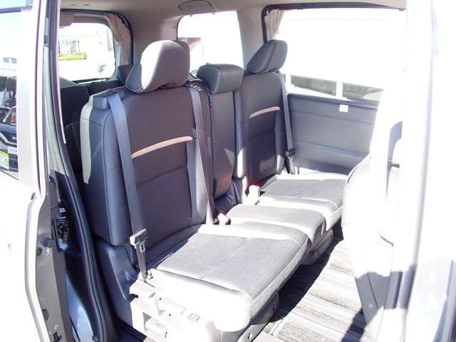 セレナ ２．０　ハイウェイスターＶ　４ＷＤ　両側オートスライドドア　後席モニター　３６０°カメラ　Ｂカメラ　追従クルコン　両側パワースライドドア　１オーナー　ＬＥＤ　メモリナビ　インテリキー　４ＷＤ　ＥＴＣ　アルミ　ドラレコ　禁煙車　衝突回避支援　車線逸脱（8枚目）