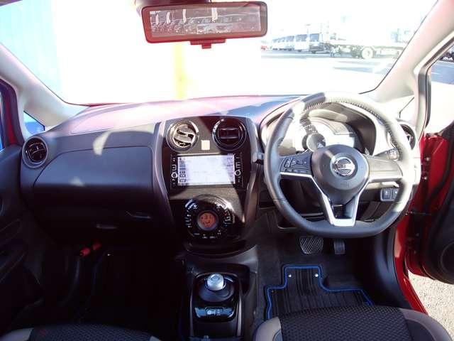 ノート １．２　ｅ－ＰＯＷＥＲ　メダリスト　純正メモリーナビ　インテリジェントキー　被害軽減ブレーキ　ＴＶナビ　禁煙　ドライブレコーダ　バックモニター　インテリキー　盗難防止装置　ＬＥＤランプ　車線逸脱警報システム　ワンオーナー　キーフリー　アルミホイール　ＥＴＣ　オートエアコン（4枚目）