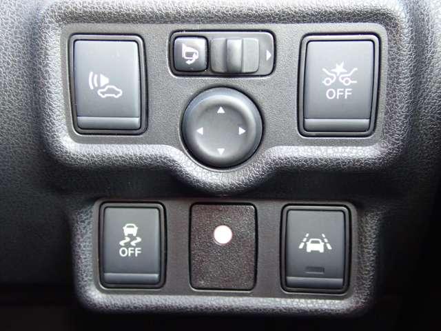 ノート １．２　ｅ－ＰＯＷＥＲ　メダリスト　純正メモリーナビ　インテリジェントキー　被害軽減ブレーキ　ＴＶナビ　禁煙　ドライブレコーダ　バックモニター　インテリキー　盗難防止装置　ＬＥＤランプ　車線逸脱警報システム　ワンオーナー　キーフリー　アルミホイール　ＥＴＣ　オートエアコン（16枚目）