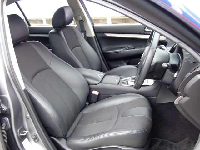 スカイライン ２．５　２５０ＧＴ　タイプＶ　純正ＨＤＤナビ　バック＆サイドモニター　ワンオ－ナ－車　パワーウインドウ　整備記録簿　オートエアコン　スマキー　Ｂカメラ　ＡＷ　ＥＴＣ　パワーステアリング　運転席エアバッグ　キーレス　盗難防止システム　サイドカメラ　ＡＢＳ　ＨＤＤナビ（7枚目）