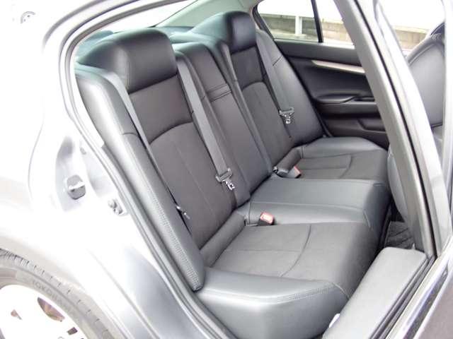 スカイライン ２．５　２５０ＧＴ　タイプＶ　純正ＨＤＤナビ　バック＆サイドモニター　ワンオ－ナ－車　パワーウインドウ　整備記録簿　オートエアコン　スマキー　Ｂカメラ　ＡＷ　ＥＴＣ　パワーステアリング　運転席エアバッグ　キーレス　盗難防止システム　サイドカメラ　ＡＢＳ　ＨＤＤナビ（8枚目）