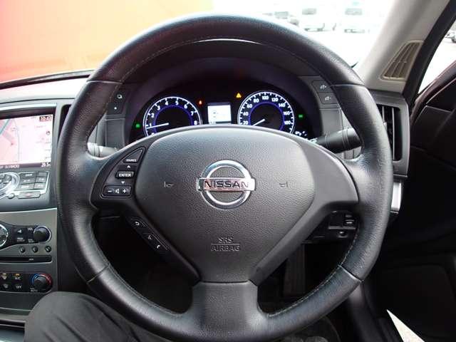 スカイライン ２．５　２５０ＧＴ　タイプＶ　純正ＨＤＤナビ　バック＆サイドモニター　ワンオ－ナ－車　パワーウインドウ　整備記録簿　オートエアコン　スマキー　Ｂカメラ　ＡＷ　ＥＴＣ　パワーステアリング　運転席エアバッグ　キーレス　盗難防止システム　サイドカメラ　ＡＢＳ　ＨＤＤナビ（12枚目）