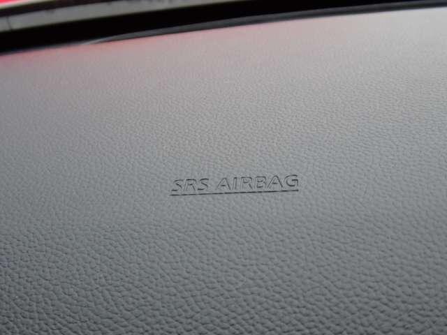 スカイライン ２．５　２５０ＧＴ　タイプＶ　純正ＨＤＤナビ　バック＆サイドモニター　ワンオ－ナ－車　パワーウインドウ　整備記録簿　オートエアコン　スマキー　Ｂカメラ　ＡＷ　ＥＴＣ　パワーステアリング　運転席エアバッグ　キーレス　盗難防止システム　サイドカメラ　ＡＢＳ　ＨＤＤナビ（15枚目）