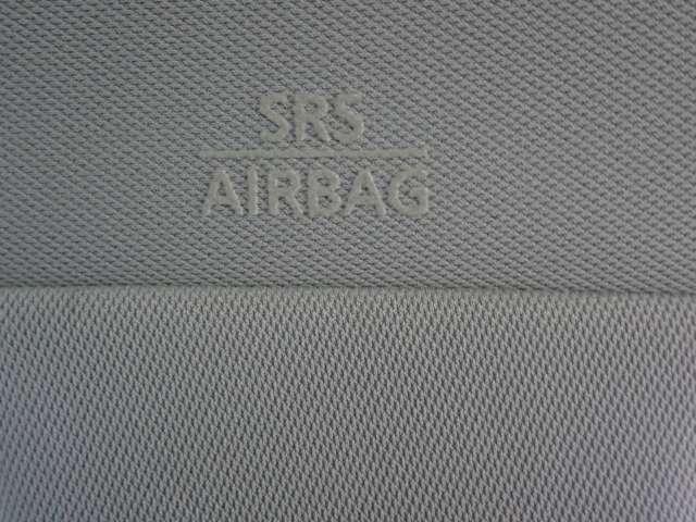 スカイライン ２．５　２５０ＧＴ　タイプＶ　純正ＨＤＤナビ　バック＆サイドモニター　ワンオ－ナ－車　パワーウインドウ　整備記録簿　オートエアコン　スマキー　Ｂカメラ　ＡＷ　ＥＴＣ　パワーステアリング　運転席エアバッグ　キーレス　盗難防止システム　サイドカメラ　ＡＢＳ　ＨＤＤナビ（16枚目）