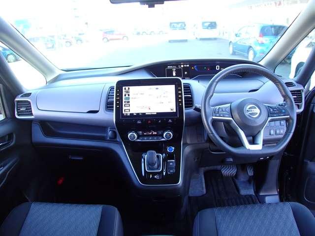 セレナ １．２　ｅ－ＰＯＷＥＲ　ハイウェイスター　Ｖ　両側オートスライドドア　後席モニター　３６０°カメラ　エマジェンシーブレーキ　１オナ　スマキー　バックカメラ　禁煙　ＬＥＤ　レーンアシスト　点検記録簿付　ＥＴＣ　ドラレコ　イモビ　サイドカーテンエアバック　フルオートエアコン　エアバック（4枚目）