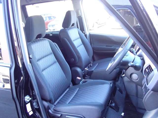 セレナ １．２　ｅ－ＰＯＷＥＲ　ハイウェイスター　Ｖ　両側オートスライドドア　後席モニター　３６０°カメラ　エマジェンシーブレーキ　１オナ　スマキー　バックカメラ　禁煙　ＬＥＤ　レーンアシスト　点検記録簿付　ＥＴＣ　ドラレコ　イモビ　サイドカーテンエアバック　フルオートエアコン　エアバック（9枚目）