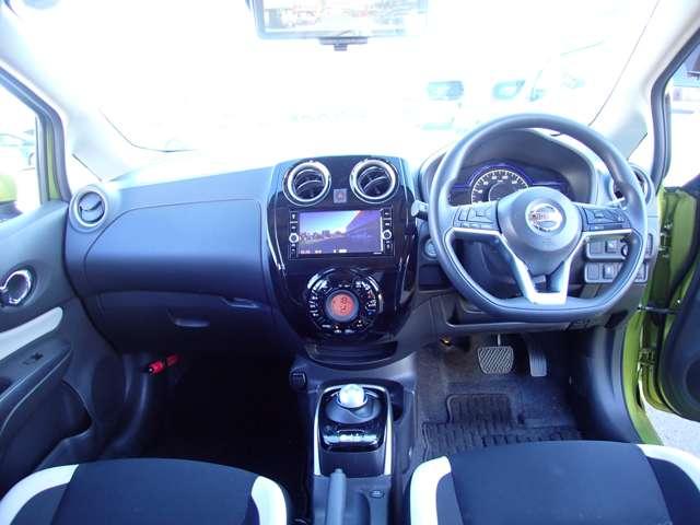 ノート 1.2 e-POWER X Vセレクション 純正メモリーナビ インテリジェントキー アラウンドカメラ ワンオ-ナ-車 運転席助手席エアバック エアバッグ 衝突被害軽減装置 イモビライザー 禁煙車 LEDヘッドライト パワーウインドウ レーンアシスト クルコン ETC アルミホイール(4枚目)