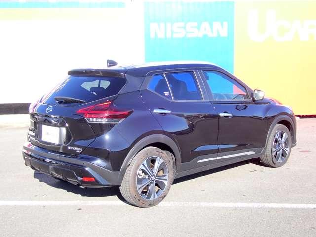 キックス １．２　Ｘ　ＦＯＵＲ　（ｅ－ＰＯＷＥＲ）　４ＷＤ　社用車　純正メモリーナビ　ＳＯＳコール　ナビＴＶ　ＬＥＤライト　踏み間違い防止　アラウンドビュ－　ＥＴＣ　禁煙車　盗難防止システム　車線逸脱警報　インテリキー　バックモニター　ワンオーナー　オートエアコン　４ＷＤ　アルミホイール　記録簿付き（2枚目）