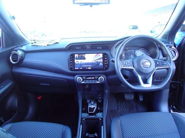 キックス １．２　Ｘ　ＦＯＵＲ　（ｅ－ＰＯＷＥＲ）　４ＷＤ　社用車　純正メモリーナビ　ＳＯＳコール　ナビＴＶ　ＬＥＤライト　踏み間違い防止　アラウンドビュ－　ＥＴＣ　禁煙車　盗難防止システム　車線逸脱警報　インテリキー　バックモニター　ワンオーナー　オートエアコン　４ＷＤ　アルミホイール　記録簿付き（4枚目）