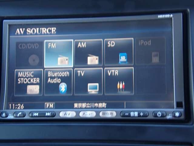 セレナ ２．０　２０Ｓ　Ｖセレクション　純正ＨＤＤナビ　左側オートスライドドア　セキュリティ　ドライブレコーダー　スマキー　キーレスエントリー　ダブルエアバッグ　バックカメラ　エアコン　ナビＴＶ　ＰＳ　ＨＤＤナビ　ＡＢＳ　ＥＴＣ　ワンセグＴＶ　運転席エアバッグ　ＰＷ（6枚目）