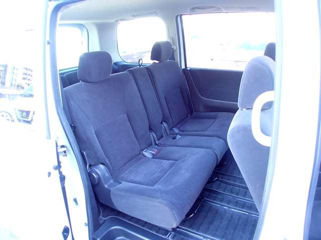 セレナ ２．０　２０Ｓ　Ｖセレクション　純正ＨＤＤナビ　左側オートスライドドア　セキュリティ　ドライブレコーダー　スマキー　キーレスエントリー　ダブルエアバッグ　バックカメラ　エアコン　ナビＴＶ　ＰＳ　ＨＤＤナビ　ＡＢＳ　ＥＴＣ　ワンセグＴＶ　運転席エアバッグ　ＰＷ（8枚目）