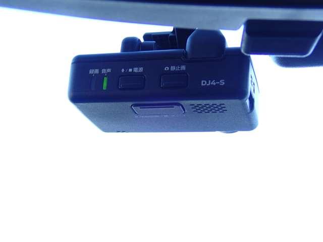 セレナ ２．０　２０Ｓ　Ｖセレクション　純正ＨＤＤナビ　左側オートスライドドア　セキュリティ　ドライブレコーダー　スマキー　キーレスエントリー　ダブルエアバッグ　バックカメラ　エアコン　ナビＴＶ　ＰＳ　ＨＤＤナビ　ＡＢＳ　ＥＴＣ　ワンセグＴＶ　運転席エアバッグ　ＰＷ（10枚目）