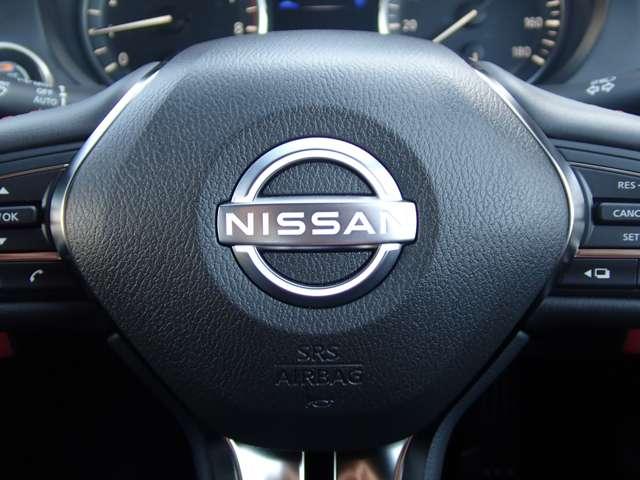 スカイライン ３．０　４００Ｒ　試乗車　ＮＩＳＳＡＮコネクトナビ　ツインターボ　本革シ－ト　ＬＥＤヘッド　キーレスエントリー　ワンオーナ　車線逸脱警報　スマ－トキ－　バックモニター　クルコン　メモリーナビ　ナビＴＶ　サイドカメラ　ＡＡＣ　アルミ　盗難防止装置　ＥＴＣ　エアバッグ（21枚目）