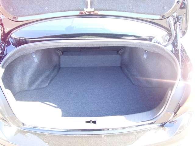 スカイライン ３．０　４００Ｒ　試乗車　ＮＩＳＳＡＮコネクトナビ　ツインターボ　本革シ－ト　ＬＥＤヘッド　キーレスエントリー　ワンオーナ　車線逸脱警報　スマ－トキ－　バックモニター　クルコン　メモリーナビ　ナビＴＶ　サイドカメラ　ＡＡＣ　アルミ　盗難防止装置　ＥＴＣ　エアバッグ（23枚目）