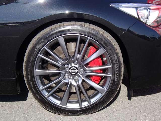 スカイライン ３．０　４００Ｒ　試乗車　ＮＩＳＳＡＮコネクトナビ　ツインターボ　本革シ－ト　ＬＥＤヘッド　キーレスエントリー　ワンオーナ　車線逸脱警報　スマ－トキ－　バックモニター　クルコン　メモリーナビ　ナビＴＶ　サイドカメラ　ＡＡＣ　アルミ　盗難防止装置　ＥＴＣ　エアバッグ（24枚目）