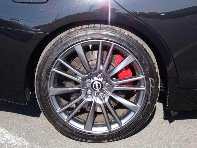スカイライン ３．０　４００Ｒ　試乗車　ＮＩＳＳＡＮコネクトナビ　ツインターボ　本革シ－ト　ＬＥＤヘッド　キーレスエントリー　ワンオーナ　車線逸脱警報　スマ－トキ－　バックモニター　クルコン　メモリーナビ　ナビＴＶ　サイドカメラ　ＡＡＣ　アルミ　盗難防止装置　ＥＴＣ　エアバッグ（25枚目）