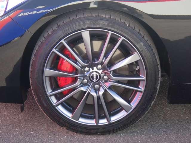 スカイライン ３．０　４００Ｒ　試乗車　ＮＩＳＳＡＮコネクトナビ　ツインターボ　本革シ－ト　ＬＥＤヘッド　キーレスエントリー　ワンオーナ　車線逸脱警報　スマ－トキ－　バックモニター　クルコン　メモリーナビ　ナビＴＶ　サイドカメラ　ＡＡＣ　アルミ　盗難防止装置　ＥＴＣ　エアバッグ（27枚目）